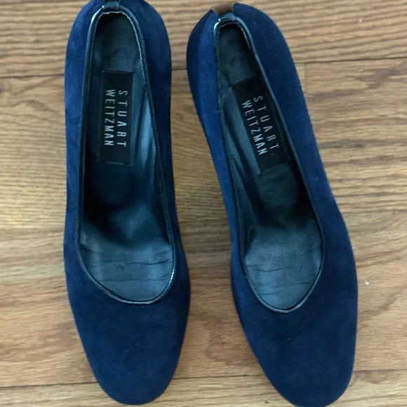 Stuart Weitzman Dark Blue Suede Pumps, size 8.5 - Picture 2 of 7